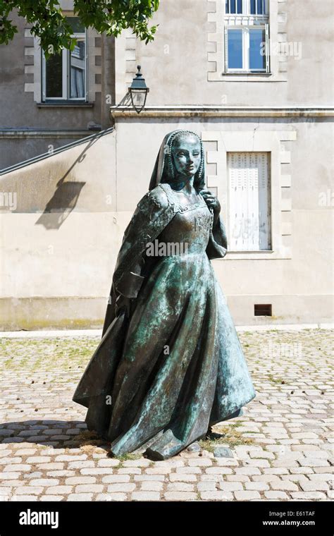 Nantes France July 25 2014 Sculpture Anne Of Brittany On Rue Des