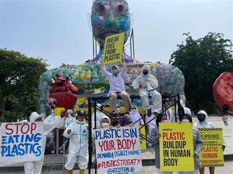 Ungkap Bahaya Mikroplastik Pada Tubuh Manusia Ecoton Gelar Aksi