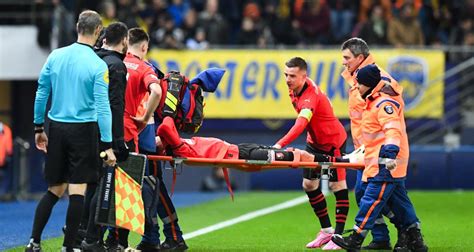 Rennes Enzo Le Fée sorti sur blessure dès la 2e minute