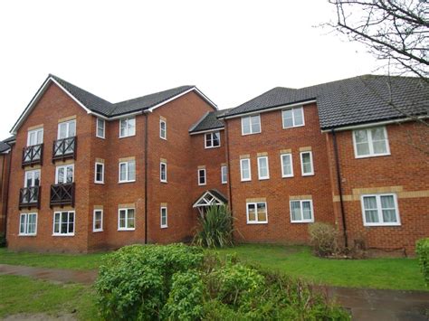 1 Bed Flat To Rent In Bowling Court Mildred Avenue Watford Wd18 £