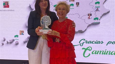 Carmen Quintanilla recibe el premio del Día Internacional de la Mujer