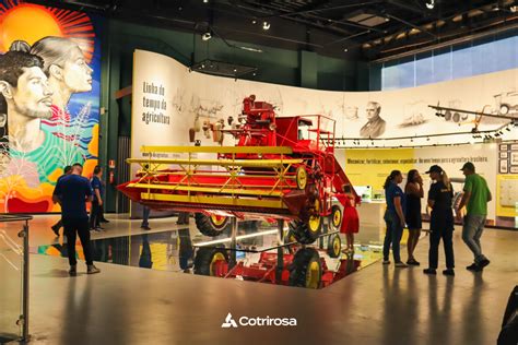 Acompanhada Pela Fenasoja Cotrirosa Visita A F Brica Da John Deere E O