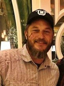 Pin De Sue Armentrout En Travis Fimmel Ragnar Vikingos