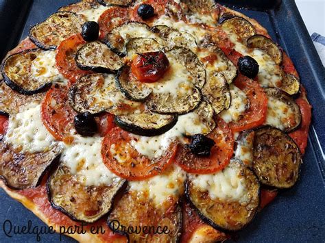 Pizza Auberginecourgettetomates Et Mozzarella Quelque Part En Provence