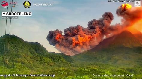 Video Indonesian Volcano Erupts Abc News