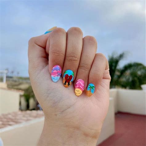 Uñas de bad bunny Hacer uñas de gel Manicura de uñas Diseño de uñas