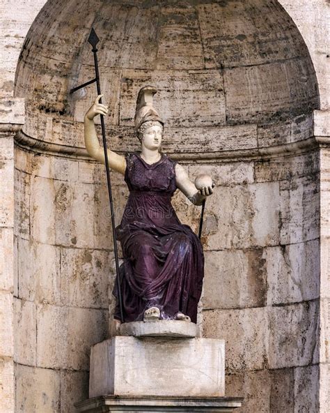 Statue De Minerve Rom à Rome Italie Image Stock Image Du Pouvoir