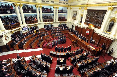 El Congreso De Per Aprueba La Jubilaci N Anticipada De Hombres A Los