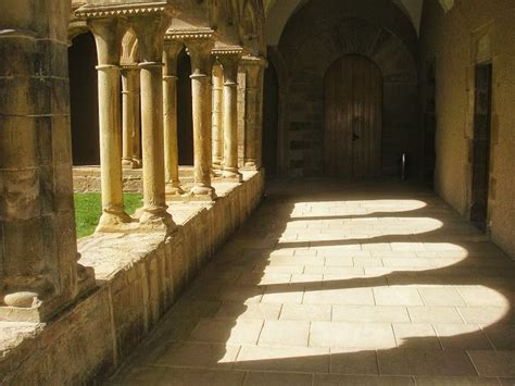 Claustre Del Monestir De Santa Maria De Bellpuig De Les Avellanes Al