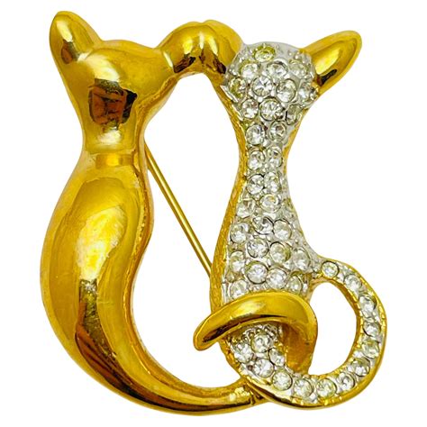 Vintage gold tone rhinestones two cats designer brooch For Sale at 1stDibs