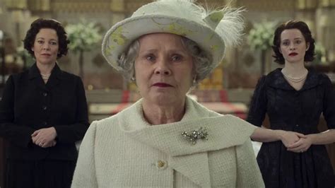 Who Plays The Queen In The Crown