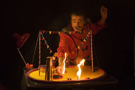 Le Cirque Des Puces Savantes La Mekanik Du Rire I Festival De Rue De