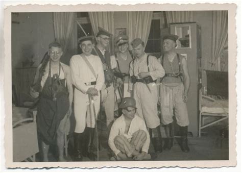 Foto Nackte Soldaten Wehrmacht Nude Gay Lustig Messer Stahlhelm Bu Eur Picclick De