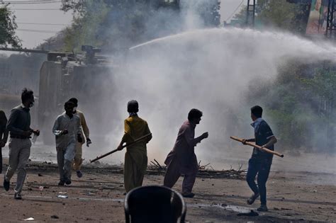 Pakistán Al Borde Del Colapso 69 Heridos En Protestas Por Arresto De