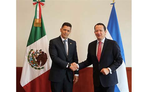 Embajador de Nicaragua en México presenta Copias de Estilo