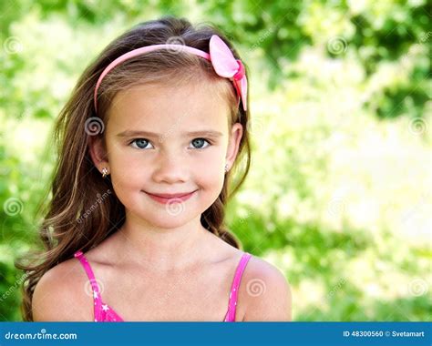 Portrait De Petite Fille De Sourire Adorable Photo Stock Image Du