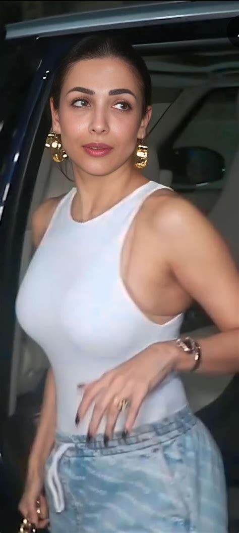 Malaika Arora In Tight Top Looking Hot 😍😘 R Malaikaarorahot