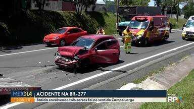 Meio Dia Paraná Curitiba Três carros se envolvem em acidente da BR