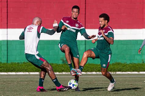 Retrô anuncia contratação de atacante do Fluminense Fluminense