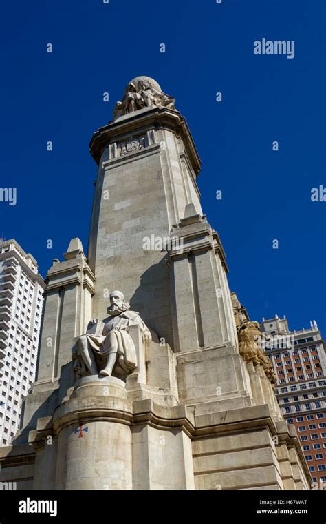 Denkmal F R Cervantes Fotos Und Bildmaterial In Hoher Aufl Sung Alamy