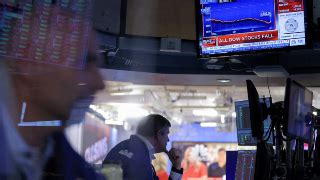 Wall Street Comienza Semana Dispar