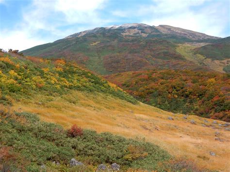 ひろしの日記 鳥海山 初冠雪と紅葉