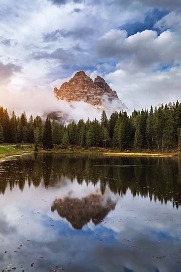 Scenic Antorno Lake With The Iconic Drei Zinnen Tre Cime Di Lavaredo