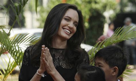 Angelina Jolie fala pela primeira vez sobre a separação de Brad Pitt