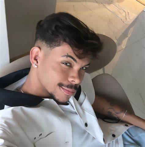 Jessé Aguiar assume sua sexualidade Orgulho de ser Gay