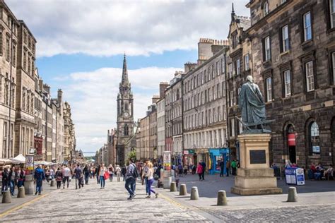 Royal Mile, Edinburgh, Scotland - Traveldigg.com