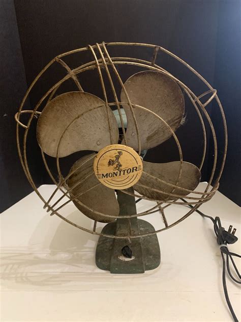 Vintage Victor Electric Products Monitor Oscillating 14 Electrical Fan