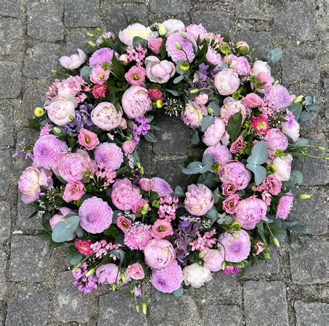 Rundpyntet Krans Rosa Send En Blomster Til Begravelse