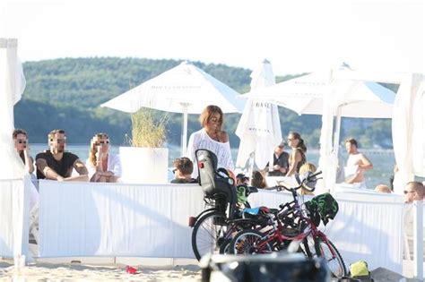 Aleksandra Szwed W Bikini W Towarzystwie Tajemniczego Przystojniaka Tak Sp Dza Wakacje