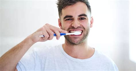 Dentist Explains Why Brushing Your Teeth After Breakfast Is A Mistake