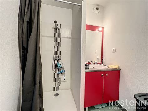 Studio De M En Dernier Etage Avec Ascenseur A Vendre Dans Une