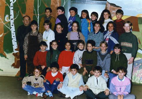 Photo De Classe Cm De Ecole Les Grands Jardins Le Chatelet En