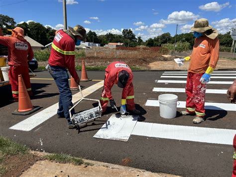 Asfalto Em Parte Do Renascer Iniciada A Pintura Da Sinalização Viária