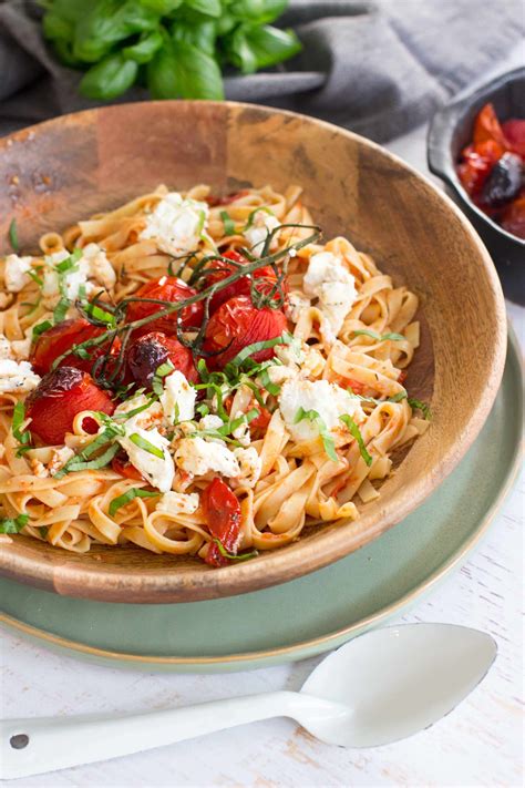 Tagliatelle Met Geroosterde Tomaten Ricotta Kokerellen