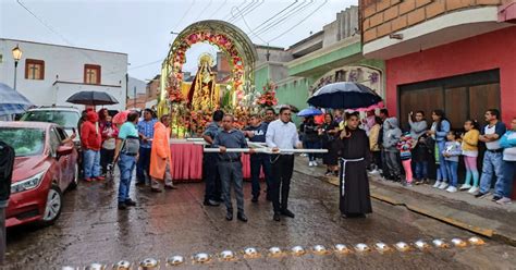 Entre Lluvia Y Fuegos Artificiales Festejan A La Virgen De La Soledad