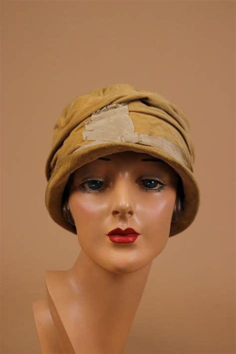 1920s Velvet Cloche Hat Gem