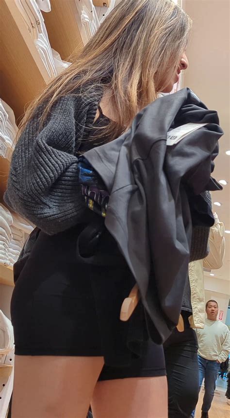 Asian Babe In All Black Clothing Store Spandex Leggings Yoga Pants Forum