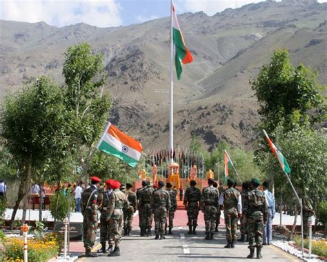 Photos Indian Army Chief Honours Fallen Kargil War Heroes