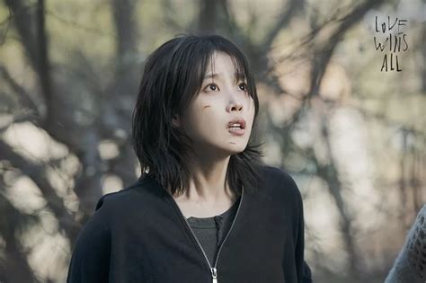 IU Jadi Penyanyi Wanita Pertama Dalam Sejarah Yang Duduki No 1 Melon