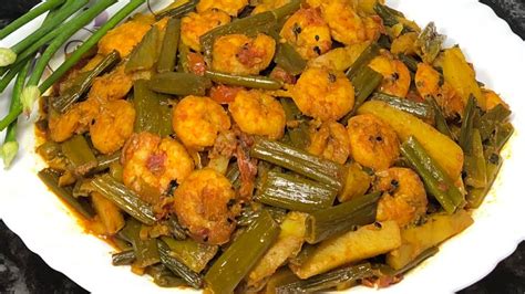 Peyajkoli Chingri Onion Flower Stalk Recipe With Shrimps Prawns