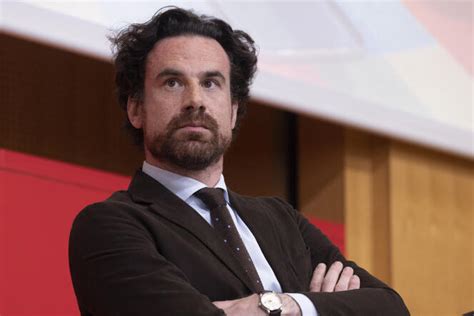 Le directeur de Sciences Po Paris Mathias Vicherat placé en garde à