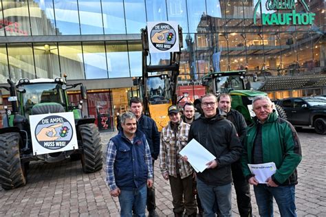 Traktoren Im Chemnitzer Zentrum Ob Soll Resolution Unterschreiben