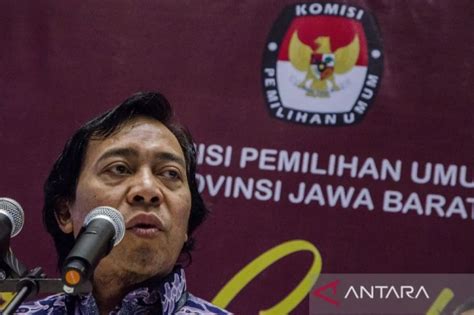 Ketua Mk Contohkan Penambahan Nama Komeng Hukum