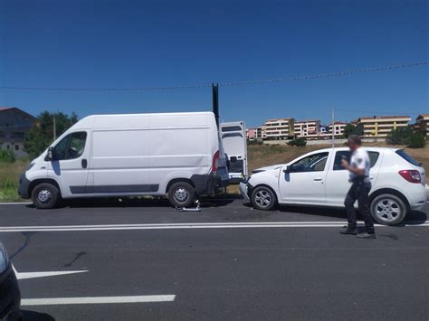 Incidente Stradale A Santa Teresa Moglie E Marito In Ospedale