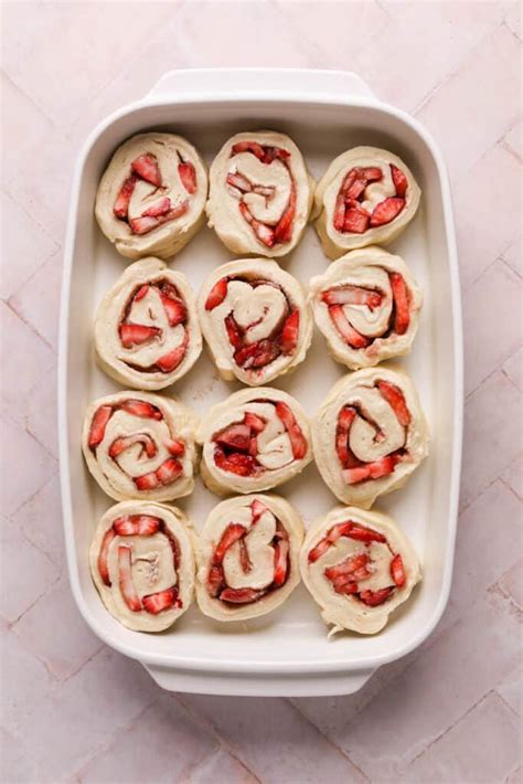 Easy Strawberry Cheesecake Cinnamon Rolls Recipe