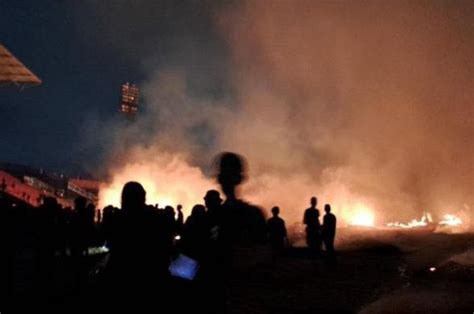 Penyebab Kebakaran Rumput Stadion Kanjuruhan Dalam Peringatan Satu